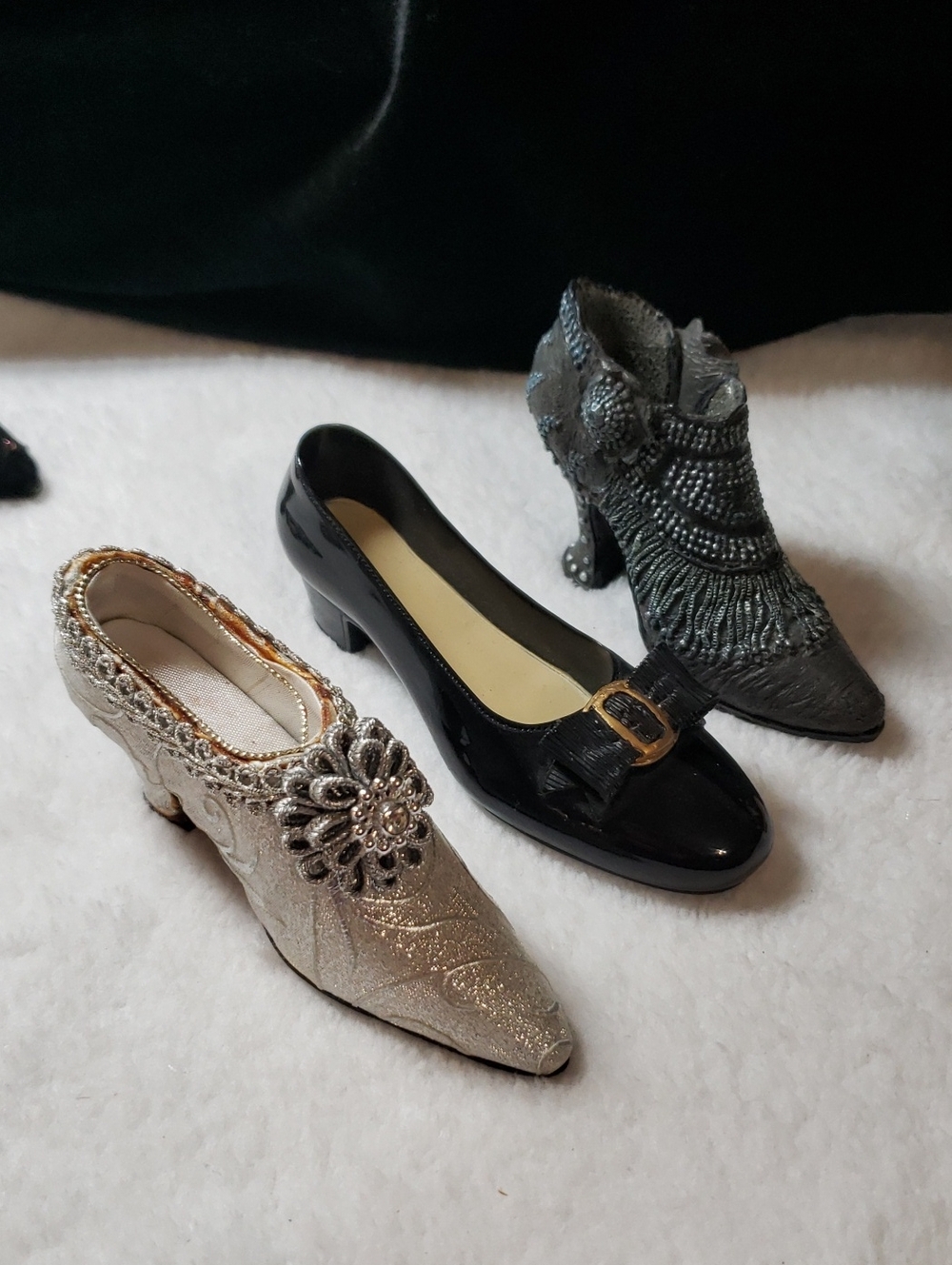 9 RIGHT SHOES - Picture 4 of 16